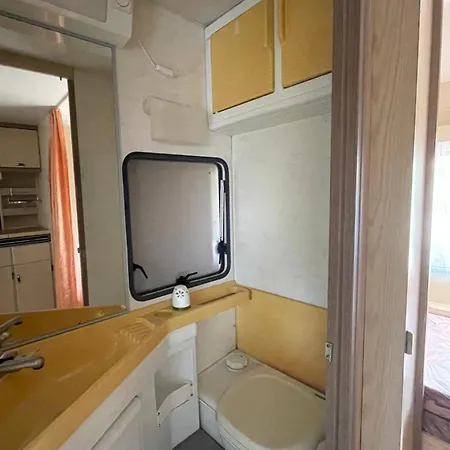 Wohnwagen Mit Vorzelt 营地 Affing