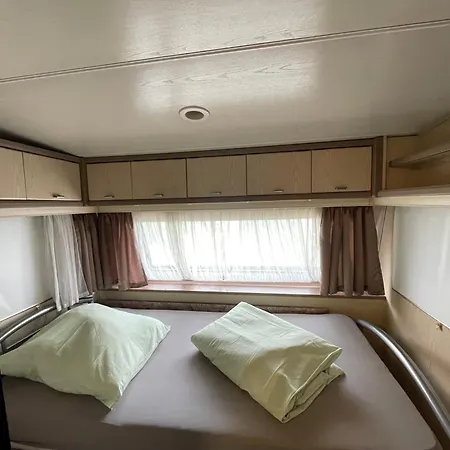 Wohnwagen Mit Vorzelt Campsite *