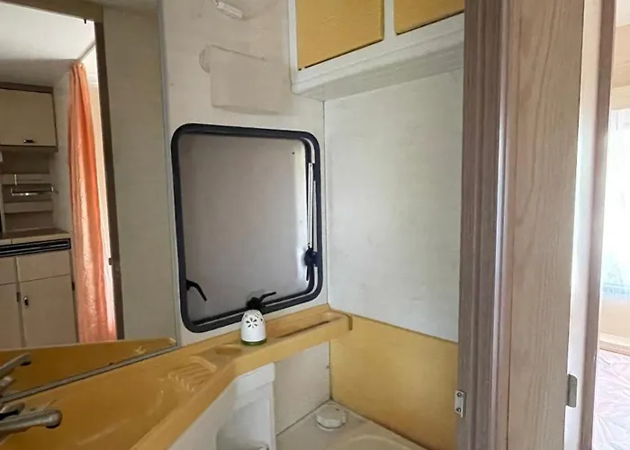 Wohnwagen Mit Vorzelt Camping Affing